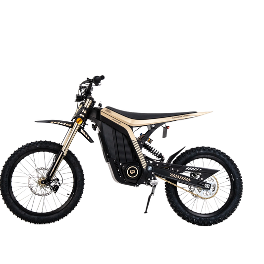 79BIKE Must-kuldse värvilahendusega elektriline maastikumootorratas, millel on must iste, mustad rehvid, keskel asuv must aku ning kuldsed detailid esikahvlil ja raamil.
