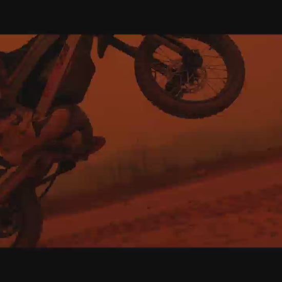 Kukirin X1 laste elektriline krossiratas video, off-road mootorratas nähtava brändilogoga

